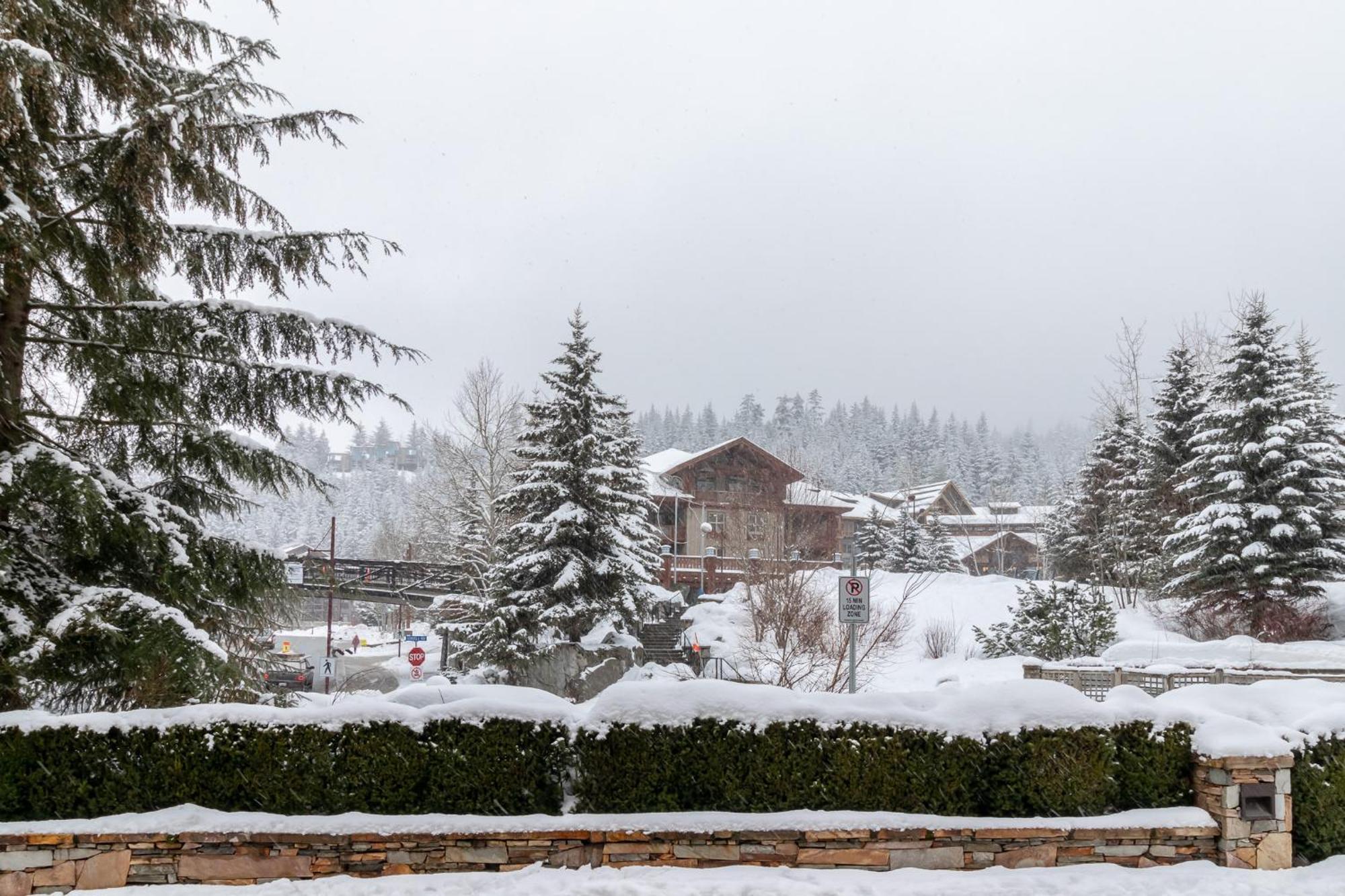 Апартаменти Creekside Slopeside 1Br With Pool, Hot Tub, Bbq Вістлер Екстер'єр фото